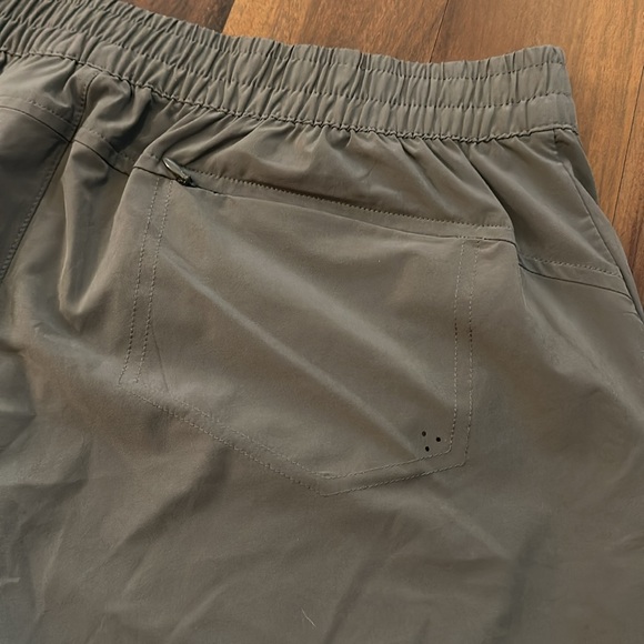 LL Bean Women Gray Bermuda Shorts 9” Inseam Size 12 Regular- Snap/Zip Closure - Picture 3 of 9